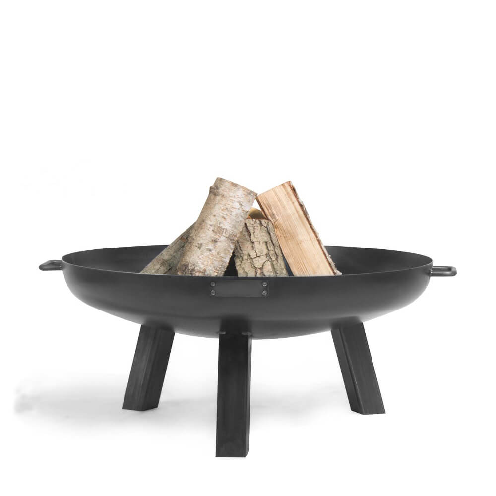 Schwarzer runder Grill mit drei Beinen und Holzscheiten, ideal für den Garten
