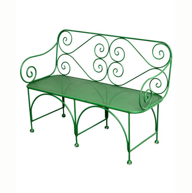 Banc de jardin en métal vert avec dossier orné de volutes et assise plate