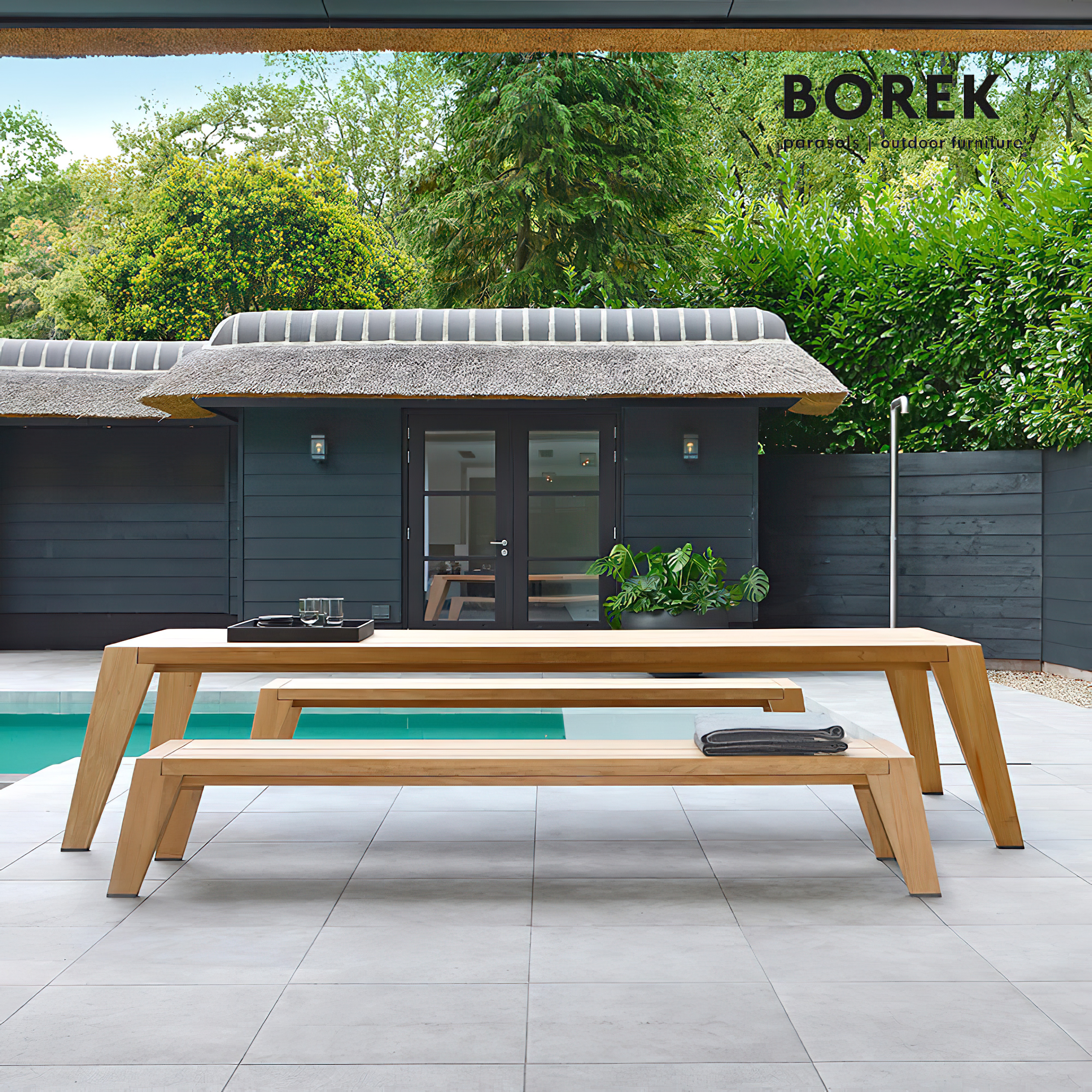 Große Sitzgruppe mit Bank und Tisch aus Teakholz - Hybrid Sitzgruppe