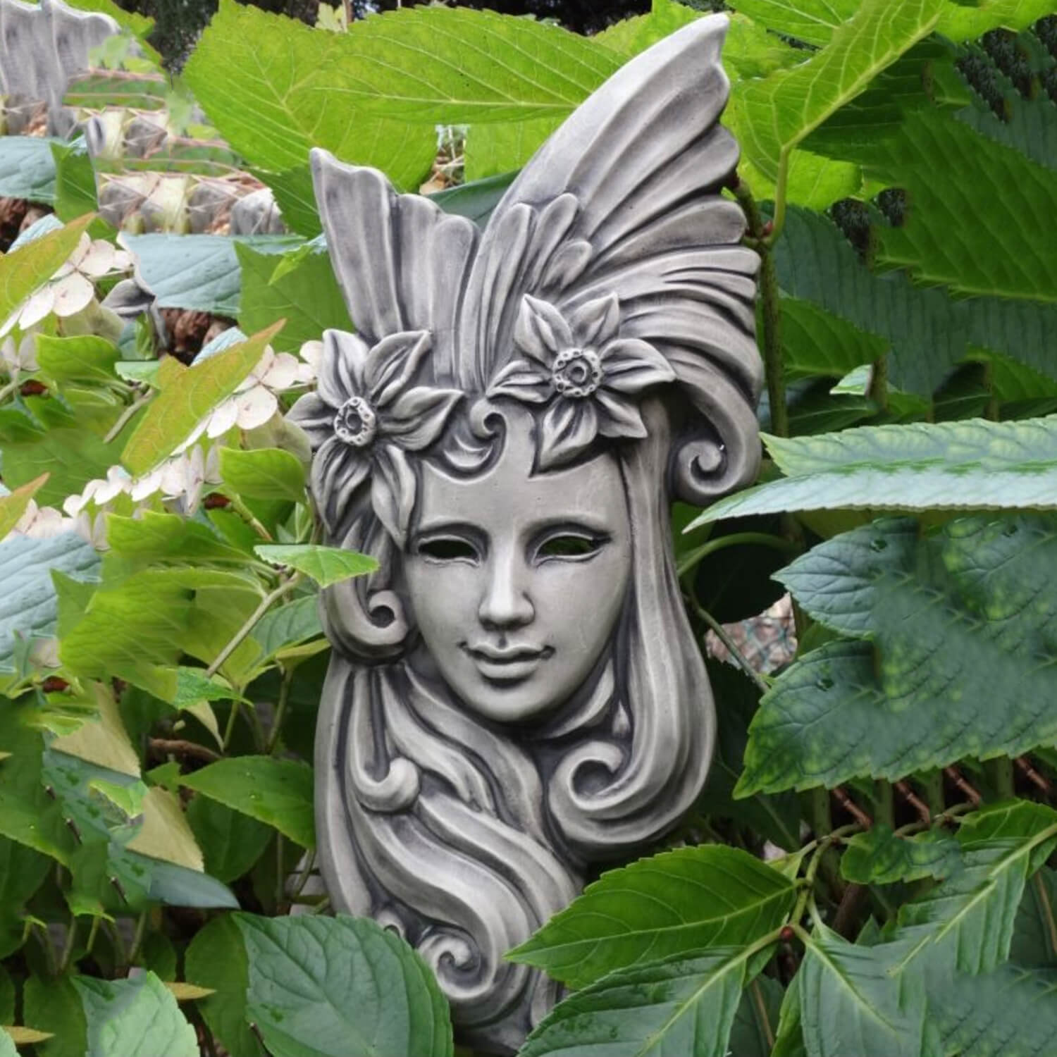 Moderne venezianische Maske als Gartenfigur inkl. Ständer - Levante / Grau