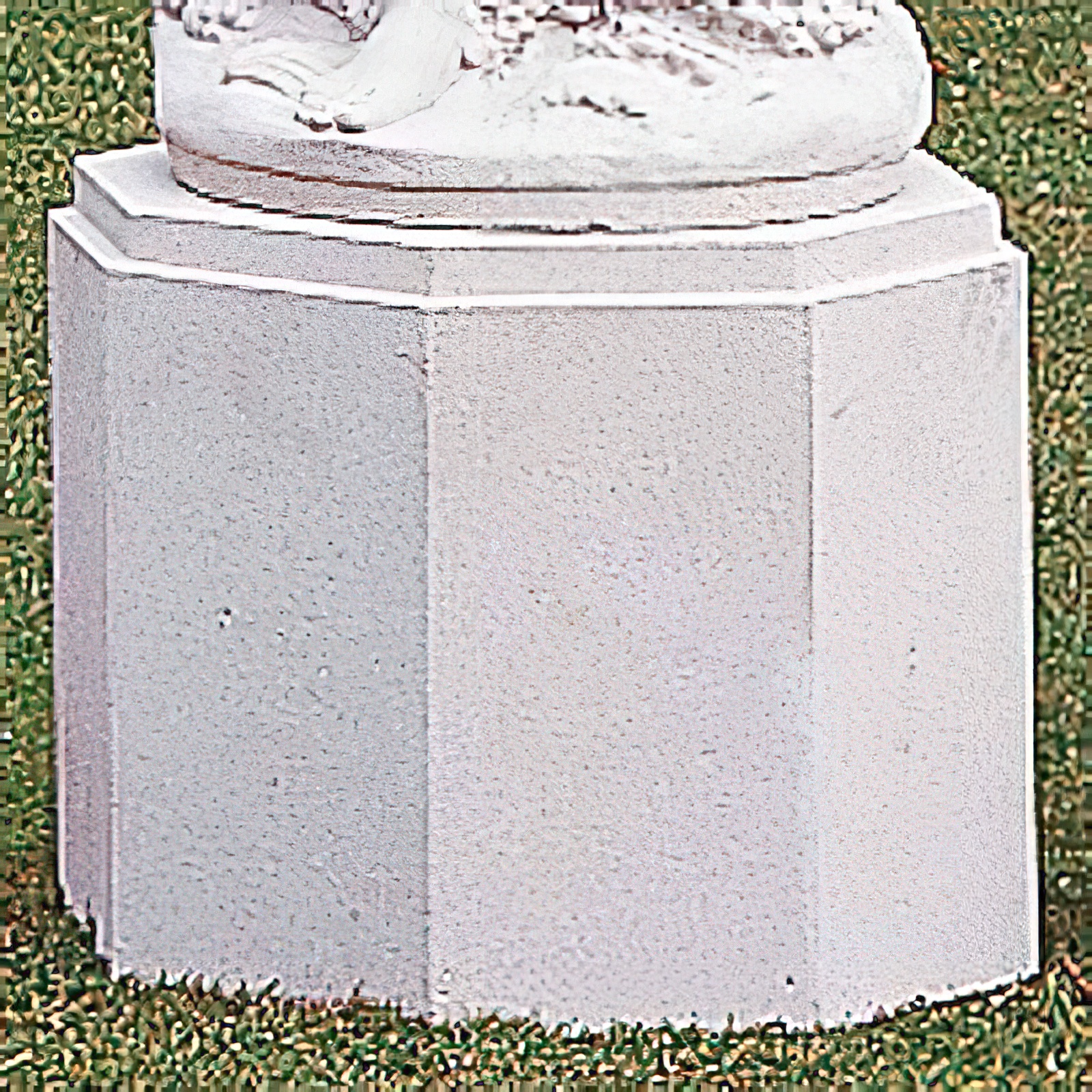 Kleiner oktogonaler Stein Sockel für Skulpturen - Middlewich Manor / Sand