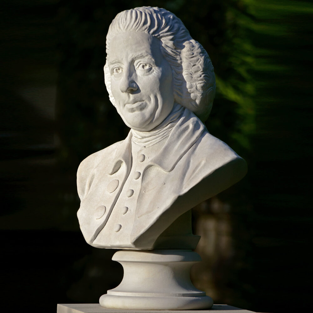 Steinerne Büste eines Herrn im klassischen Stil, perfekt für Gartenverschönerung