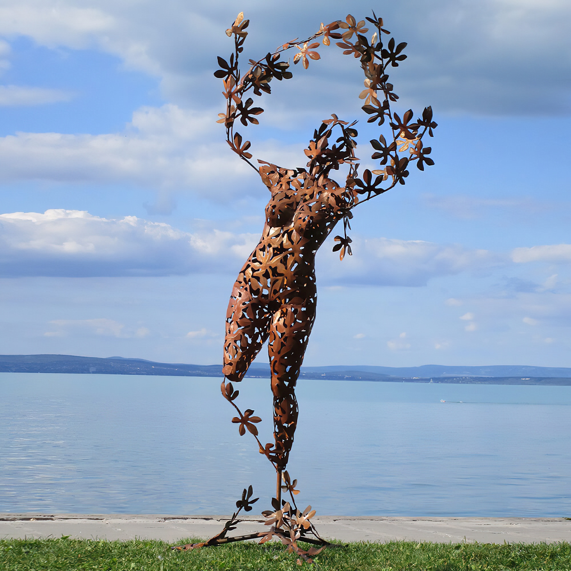Abstrakter Frauen Torso mit Blätter Motiv - Edelstahl oder Rost Metall - Daphne / Stahl - Rost