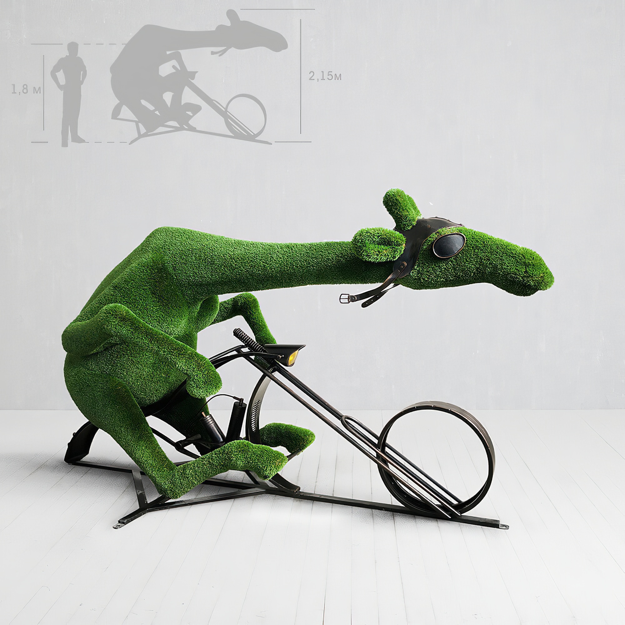 Riesige Biker Giraffe - Topiary - Metall, GFK & Kunstrasen - Butch