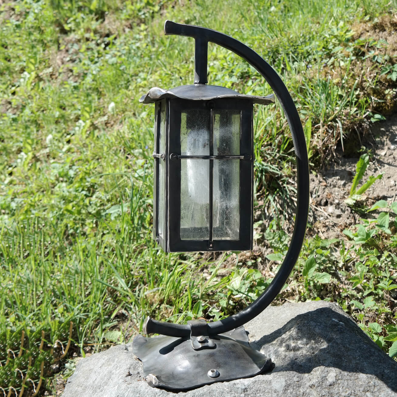 Klassische Sockel- oder Wandleuchte aus Schmiedebronze - Estonia / Sockelleuchte