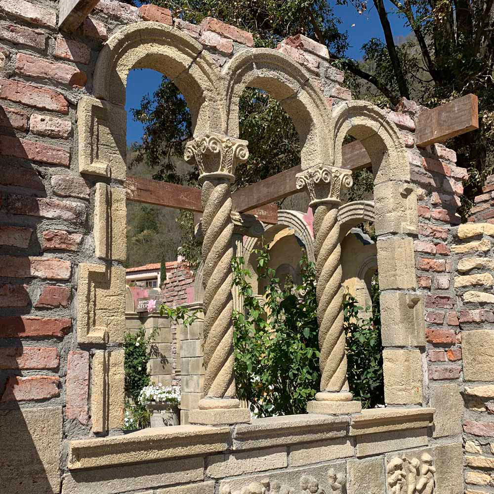 Bogen Ruinenfenster mit korinthischen Säulen - Doncaster Window