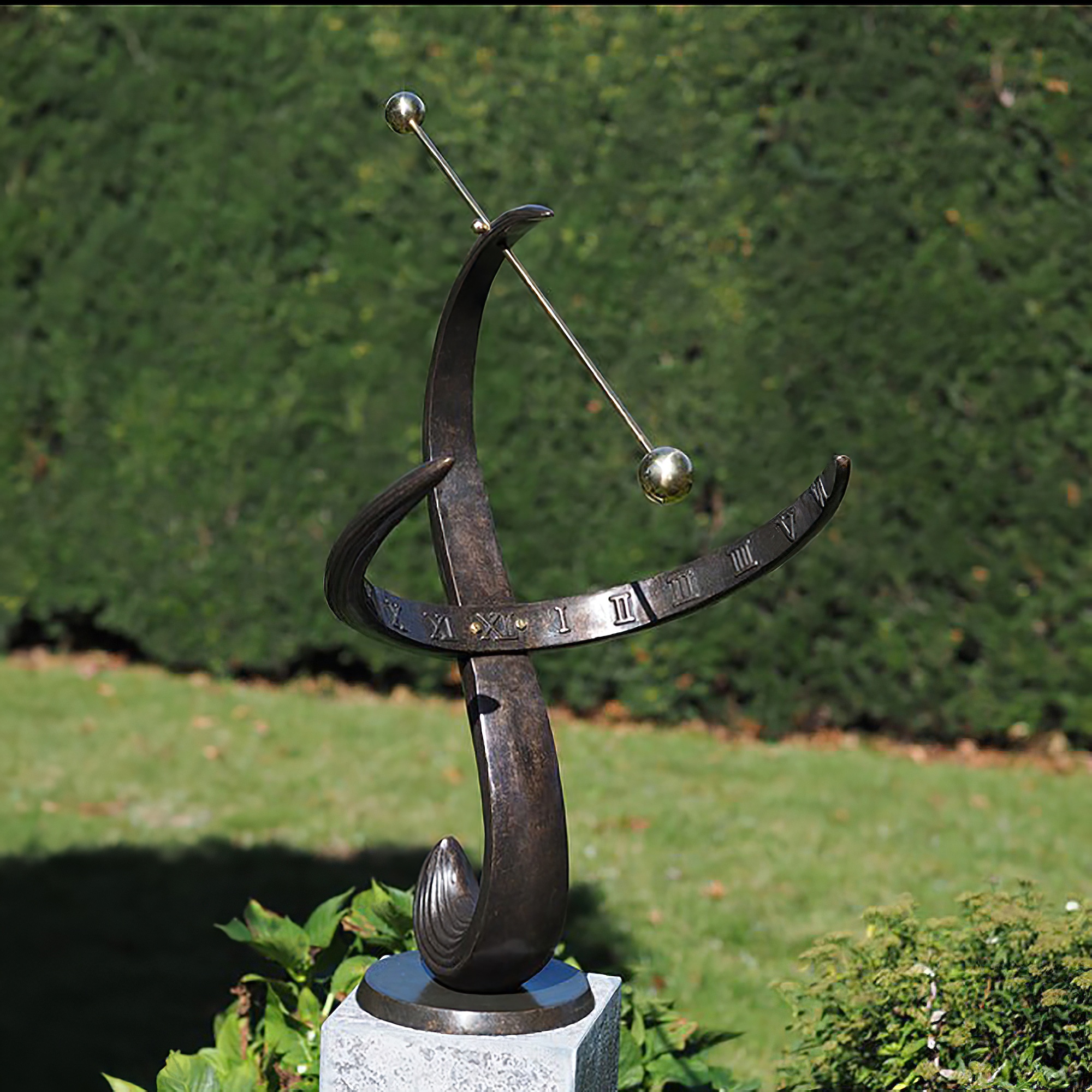 Moderne Deko Bronze Sonnenuhr mit Stab und römischen Ziffern - Embraina