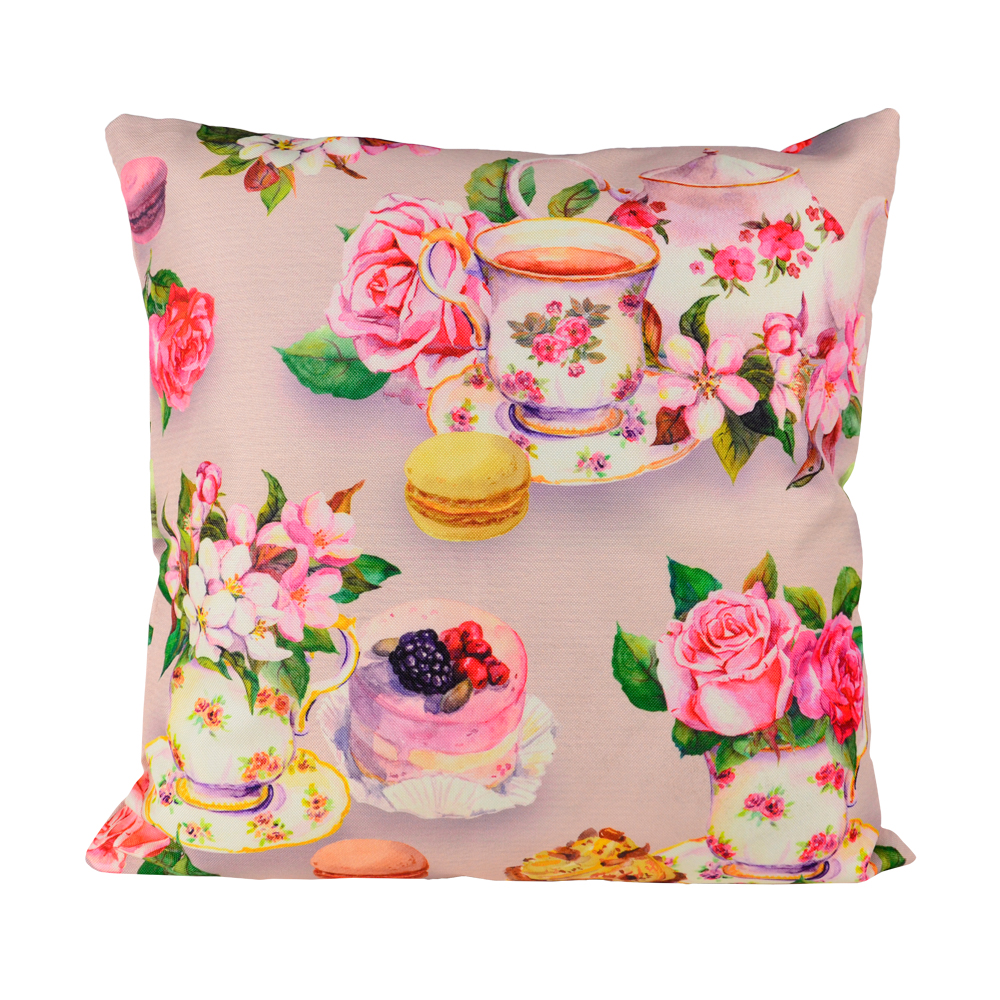 Coussin à motif floral avec tasses à thé, décor parfait pour le jardin