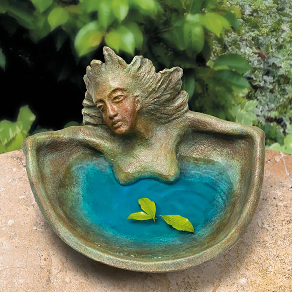 Decorazione da giardino abbeveratoio a forma di donna astratta con acqua e foglie