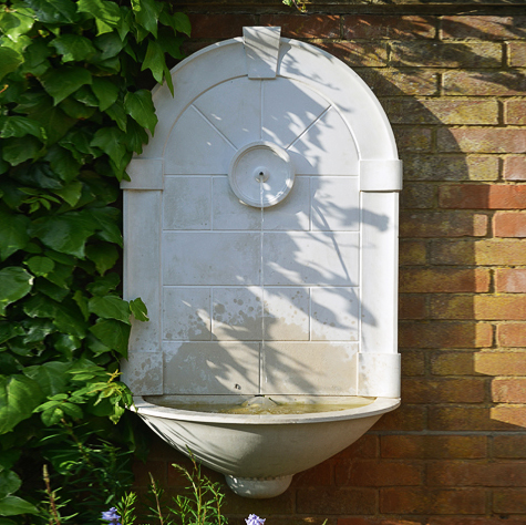Antik Wandbrunnen aus Steinguss - Kastalia / Sand