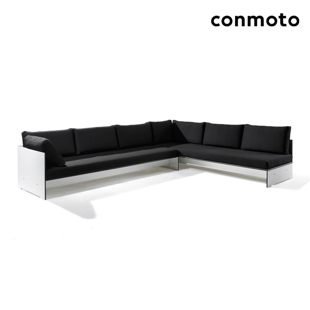 Weiße Eck-Gartenlounge mit schwarzen Kissen, modernes Design