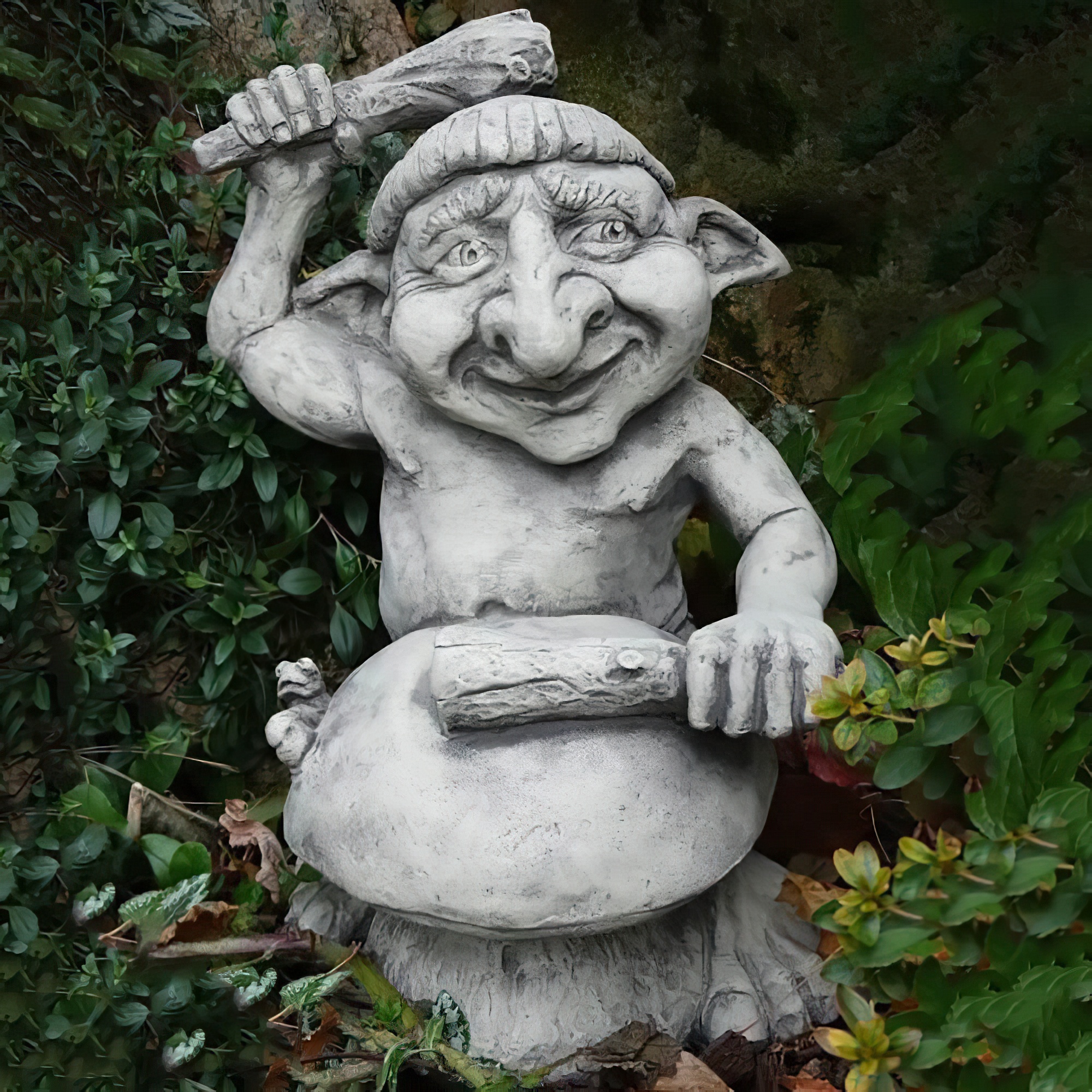 Fröhlicher Gartentroll aus Steinguss mit Pilztrommel - Loxias