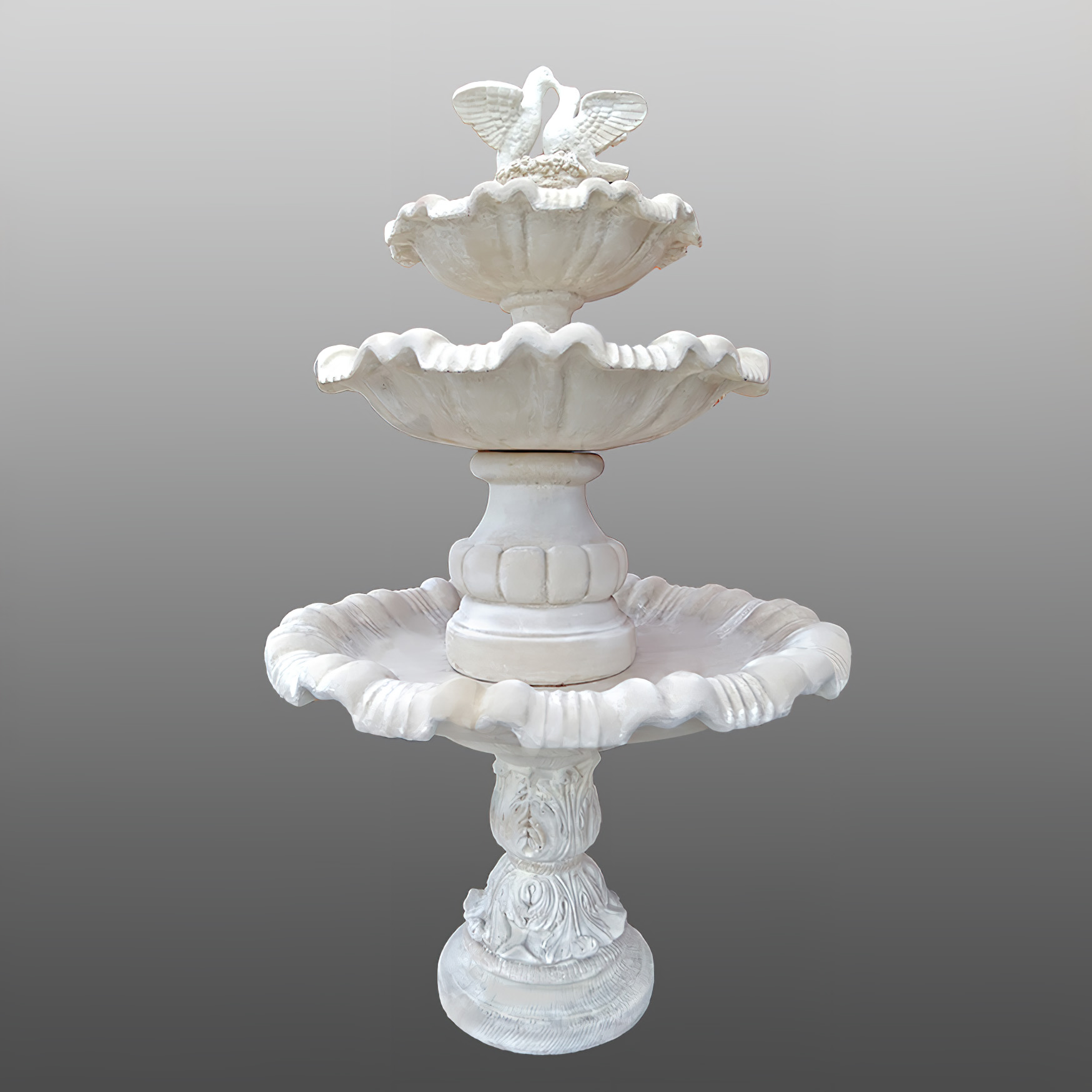 Fontaine de jardin élégante blanche à trois niveaux avec bords décorés