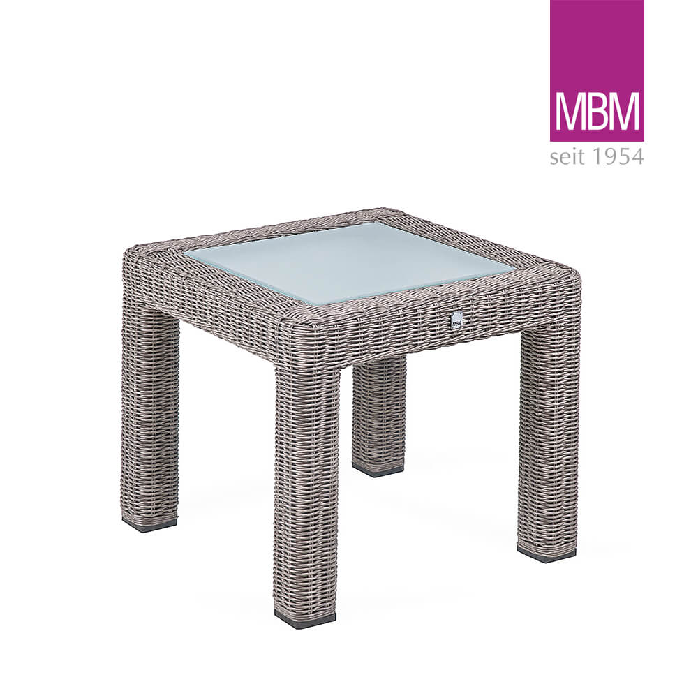 Kleiner quadratischer Gartentisch aus Rattan mit Glasoberfläche