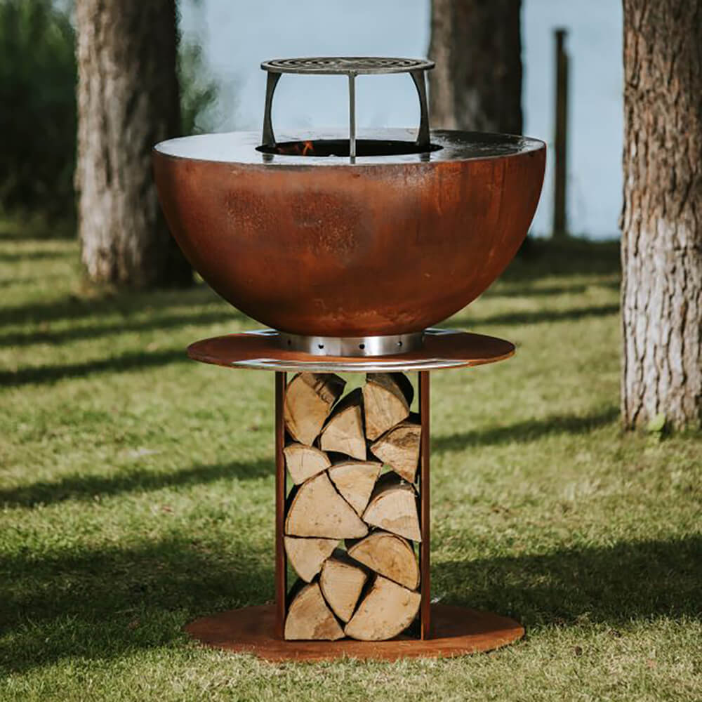 Runder rostfarbener Gartengrill aus Stahl mit Fach für Holz - Masuria - Stilo Grill / 102x60x60cm (HxBxT) / nein