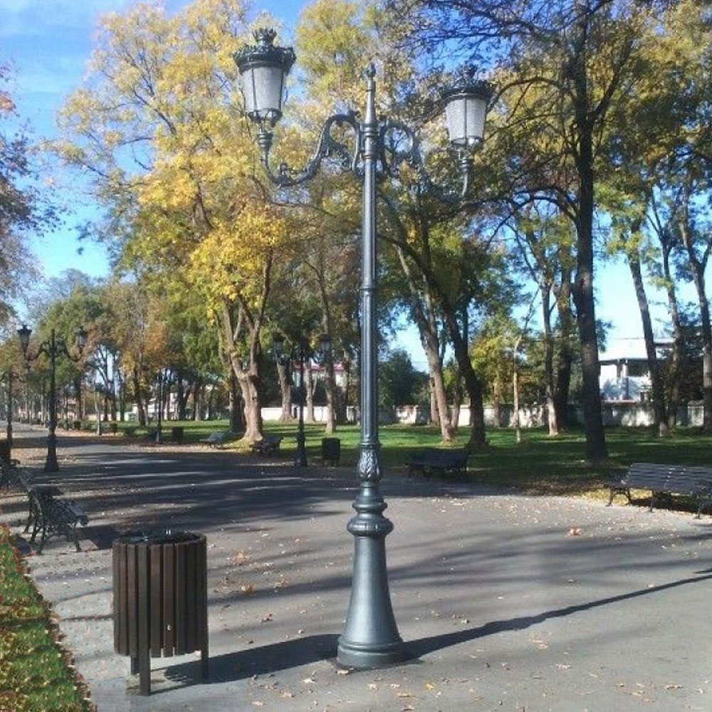 Retro Straßenlaterne aus Gusseisen mit Schmuck-Elementen - Annbritt