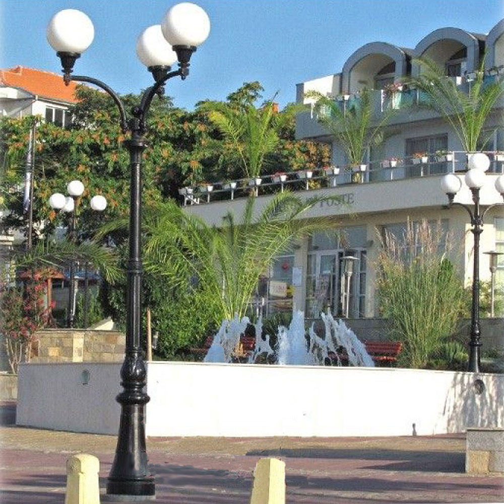 Zeitlose Straßenlampe aus Gusseisen mit Kugel-Leuchten - Sumar