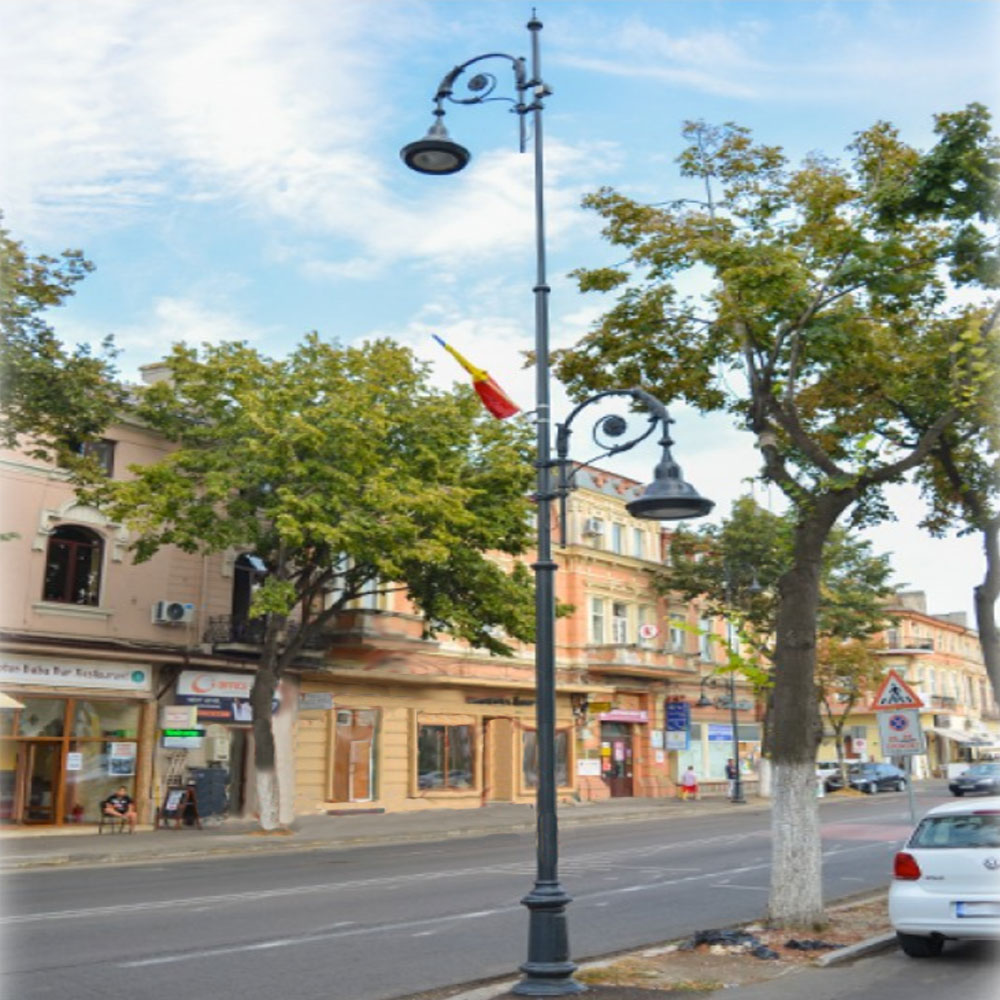 XXL Straßenlaterne aus Gusseisen mit Zier-Elementen - Bömbür