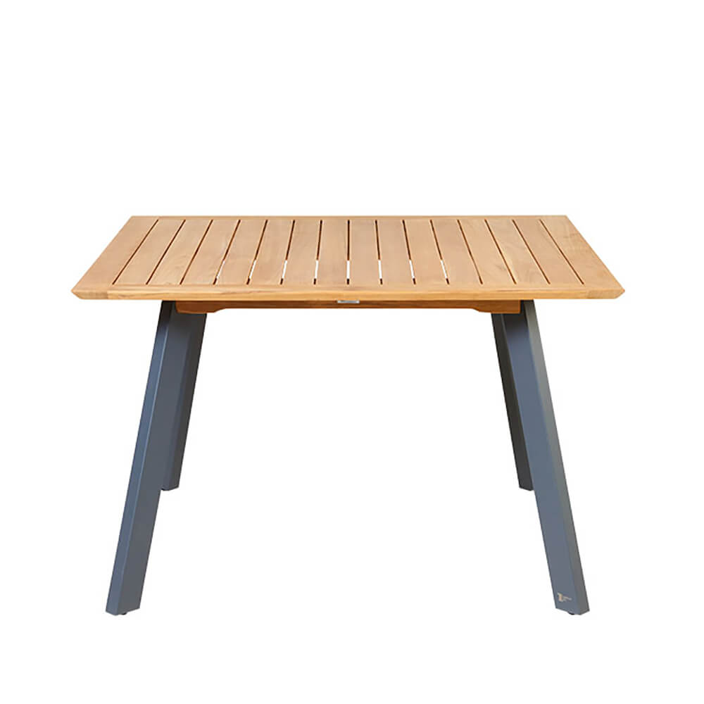 Table de jardin rectangulaire avec plateau en bois et pieds en métal sur fond blanc