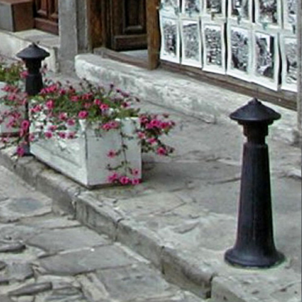 Poller aus Gusseisen mit dreieckigem Abschluss - Jonina / Grün