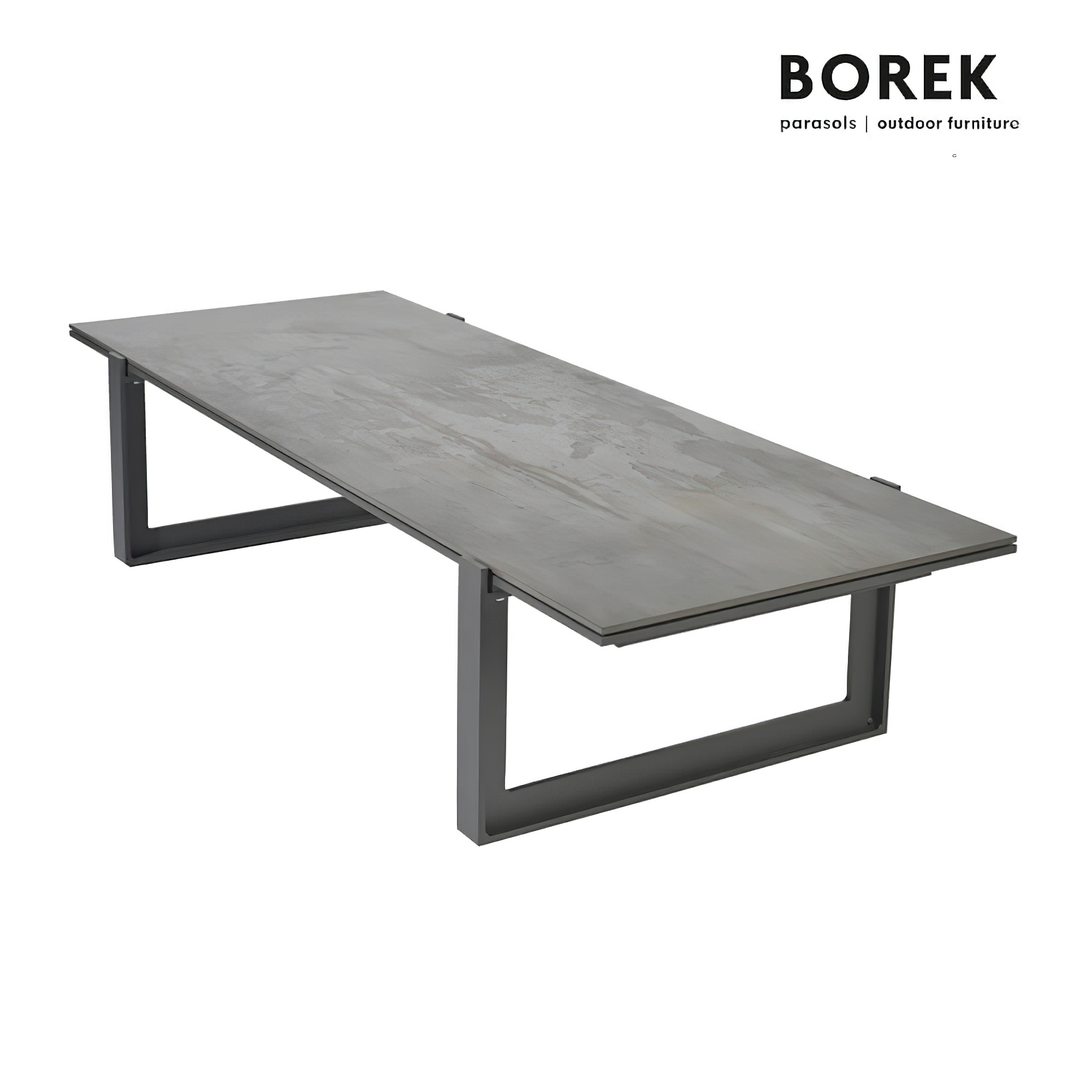 Table de jardin longue avec plateau gris et structure métallique solide sur fond blanc