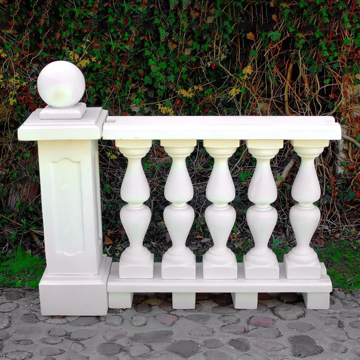 Steinguss Balustrade mit vasenförmigen Balustern für elegantes Geländer - Cyriacus / Etna