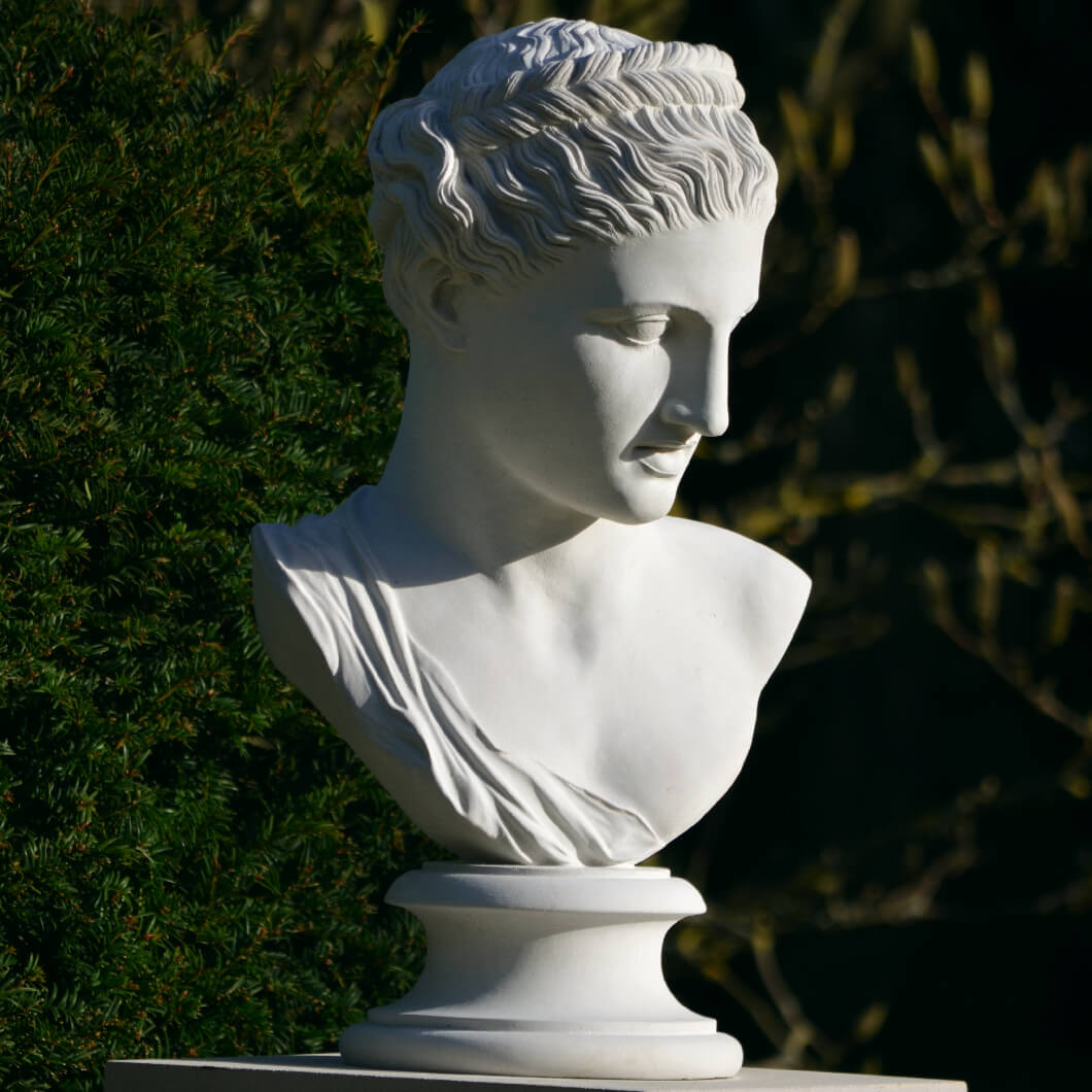 Büste aus Steinguss für den Garten - Berenice / Sand