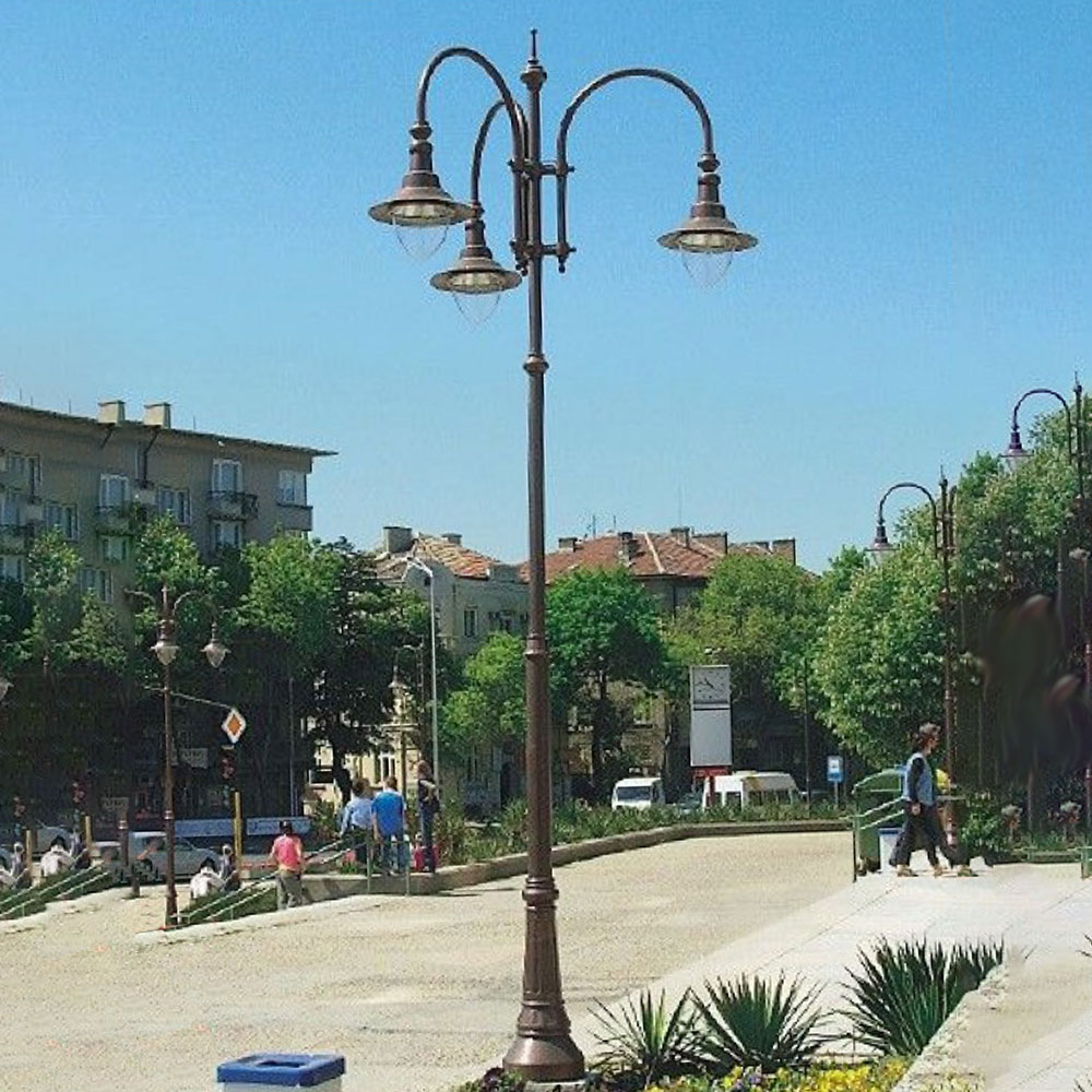 Große Kandelaber Straßenbeleuchtung aus Gusseisen mit Schirmlampen - Birk
