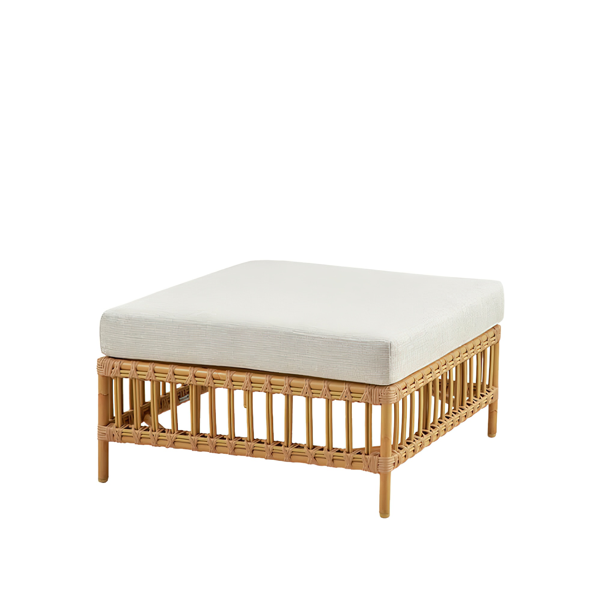 Pouff quadrato in rattan con cuscino bianco per decorazione da giardino