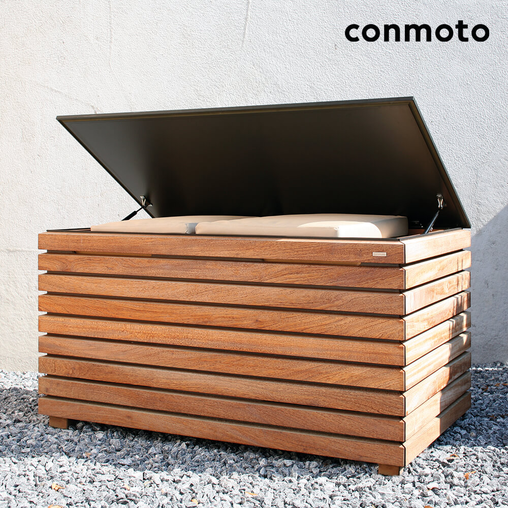 Offene moderne Gartenbox aus Holz auf Kies mit schwarzem Deckel