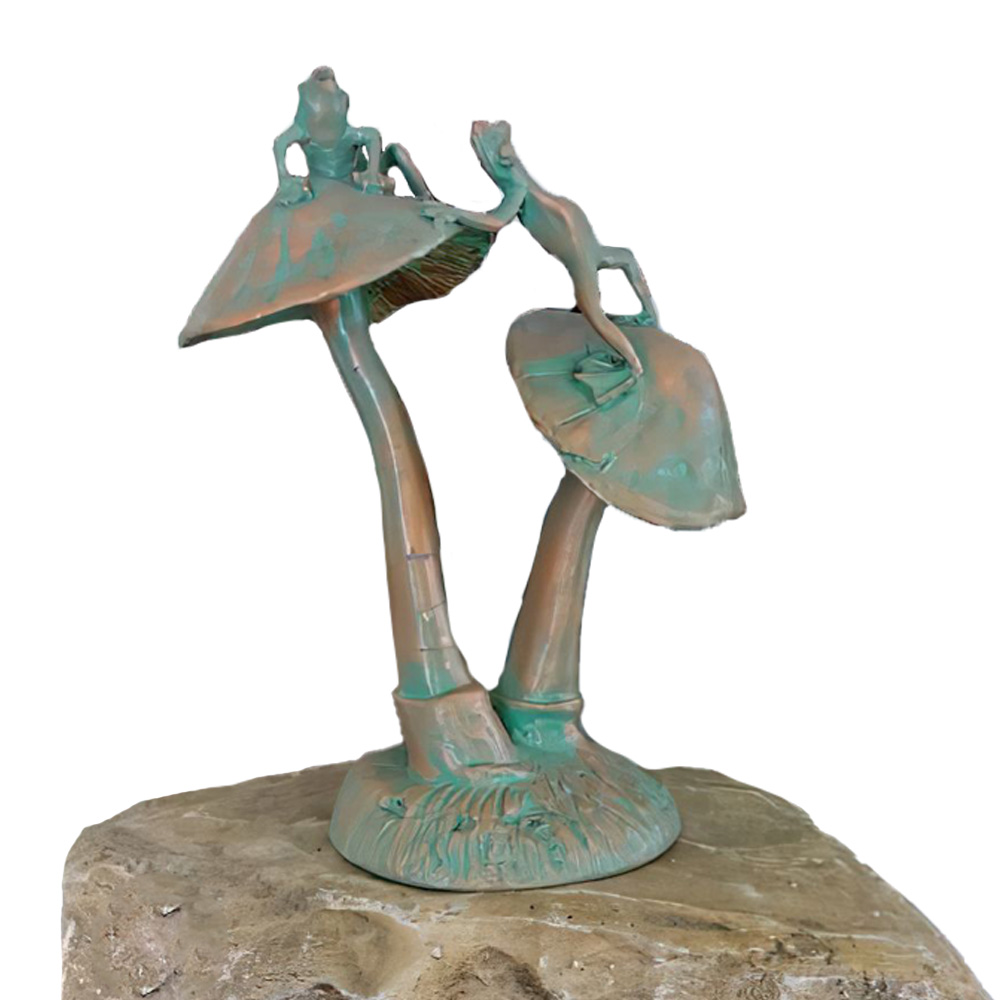 Frösche auf Pilzen als dekorative Wasserspeier Figur für den Gartenteich - Gerasimos / Ottona