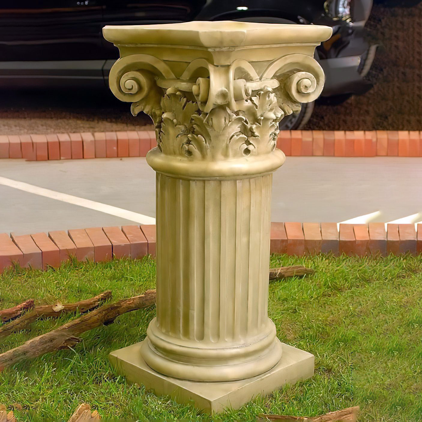 Griechische Steinsäule mit Ornamenten für den Garten - Hypatia / Calabria