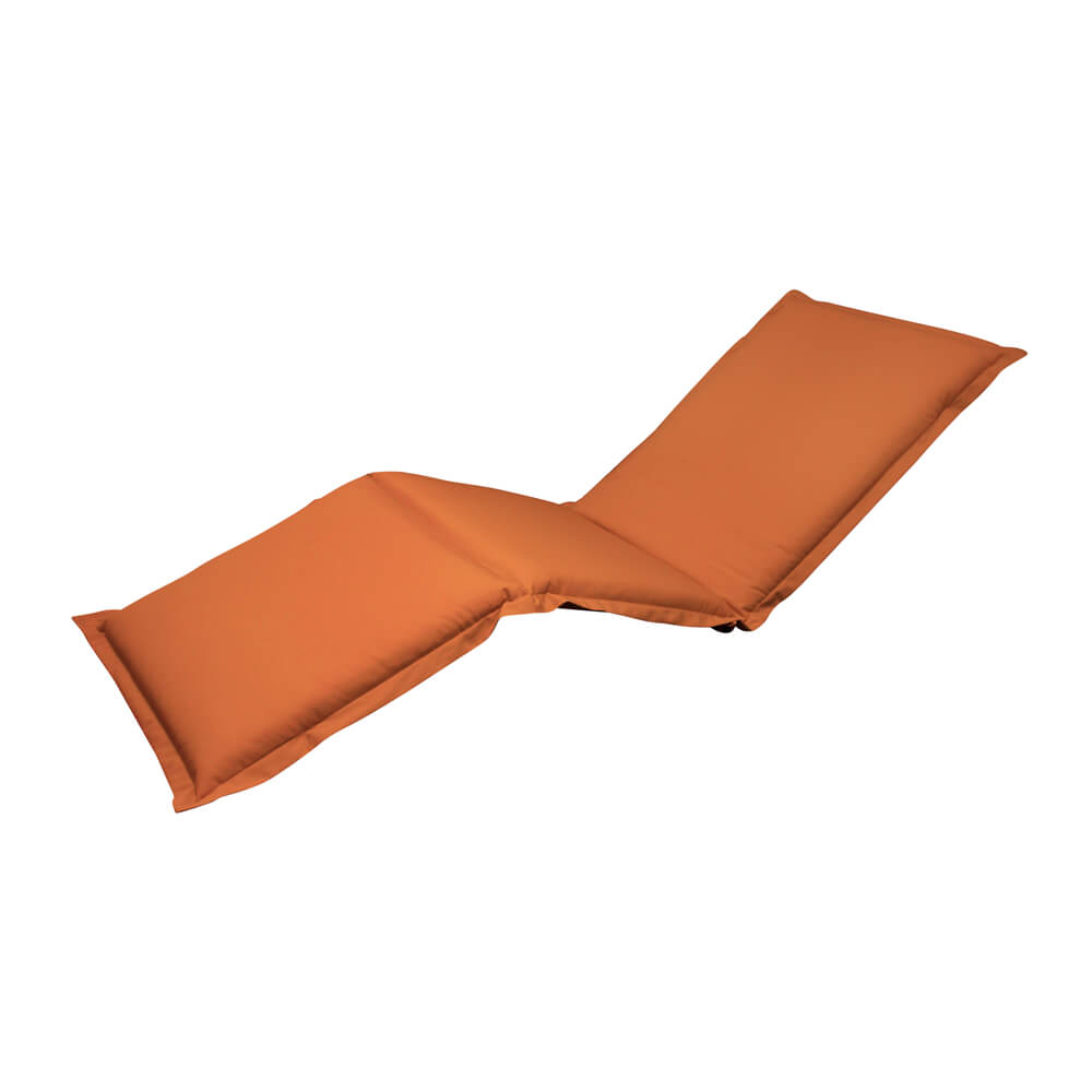 Orange gepolsterte Gartenliege für komfortables Sonnenbaden oder Entspannen im Garten
