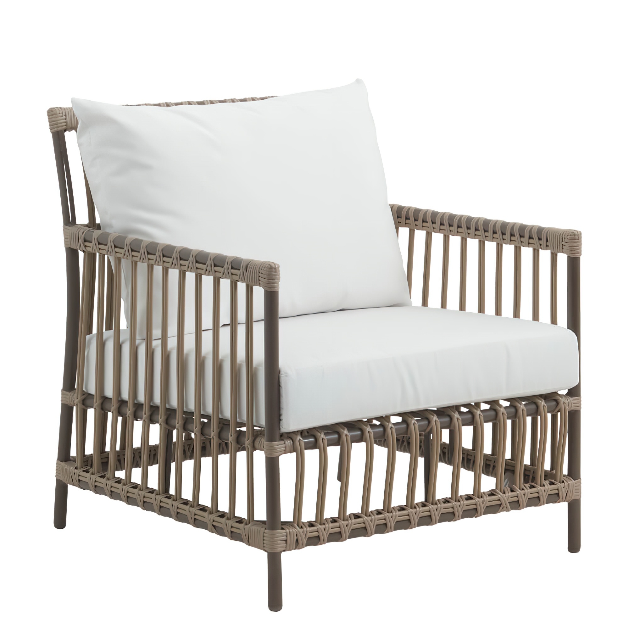 Fauteuil de jardin en osier avec coussin d'assise et de dossier blanc