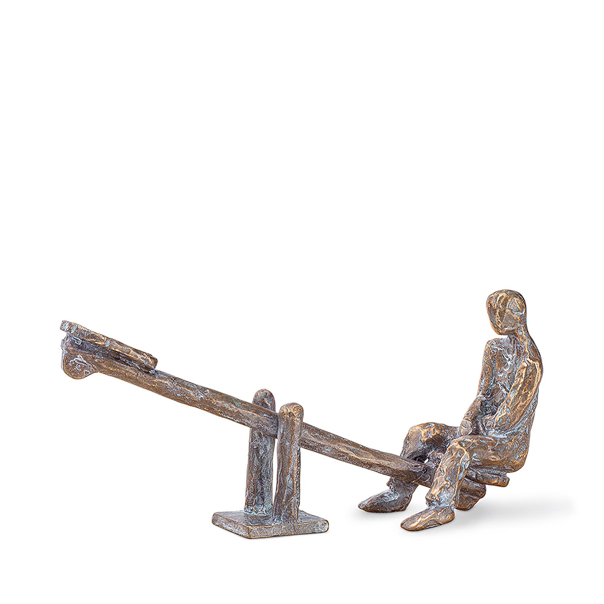 Skulptur einer Gartendeko-Wippe mit zwei sitzenden Figuren, metallisch und kunstvoll gestaltet