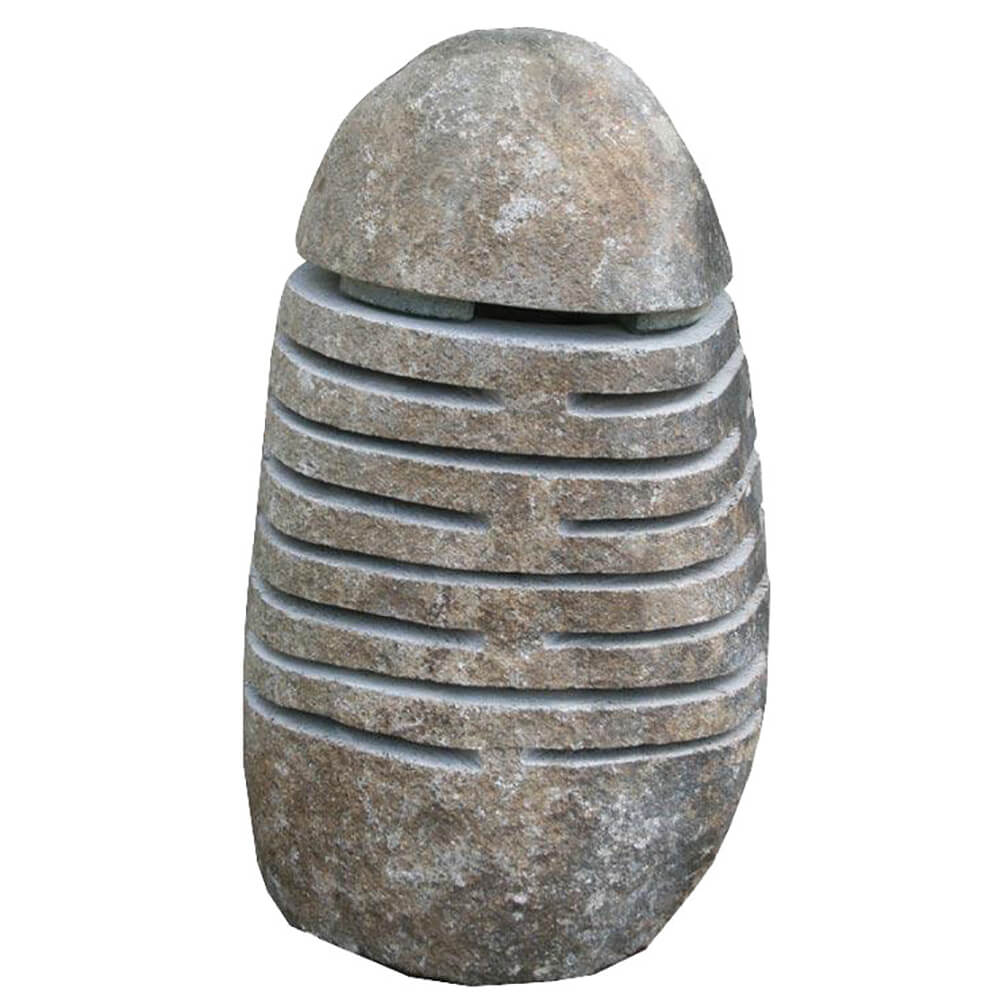 Moderne Naturstein Gartenlaterne mit Schlitzen  - Okinawa / 35cm