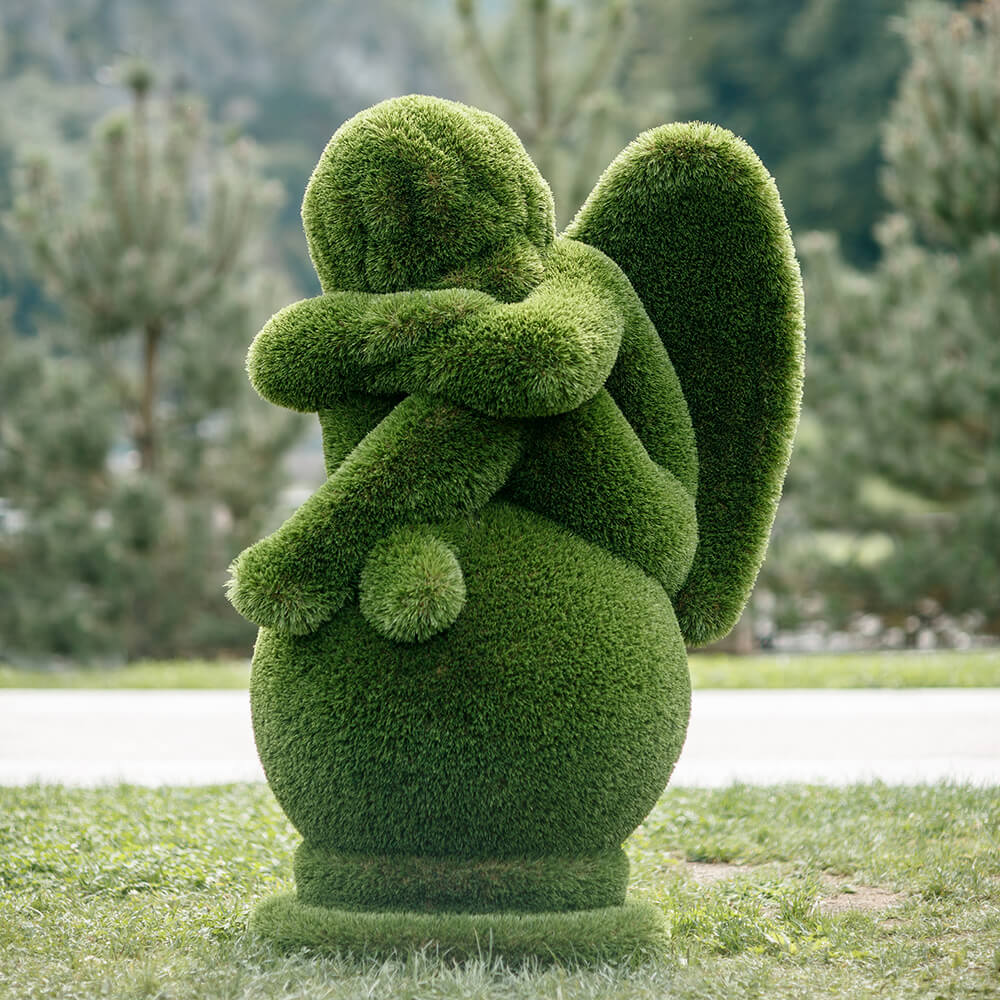 Gartenfigur Engel auf Kugel - Formschnitt aus Kunststoff - Zak