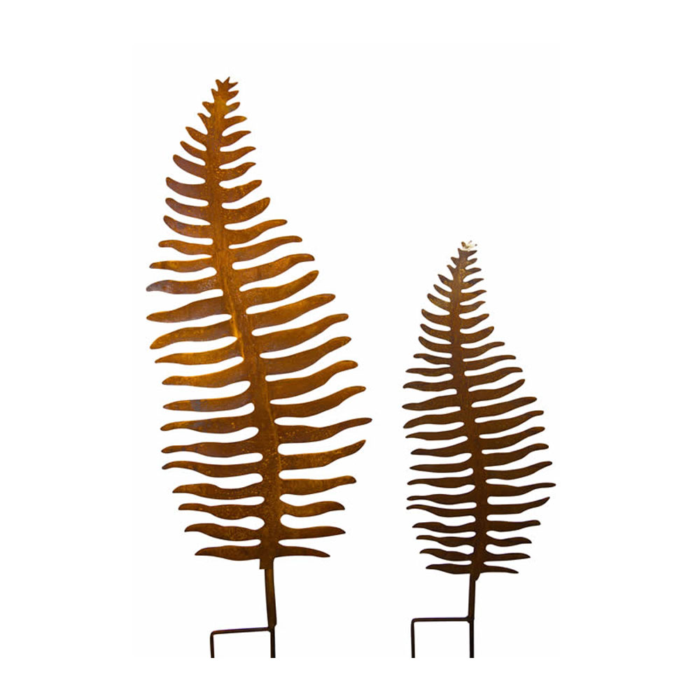 Deux fougères métalliques avec finition rouillée pour décoration de jardin