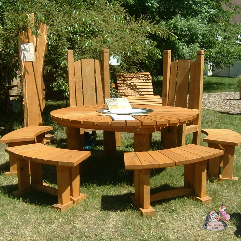 Ritterliche Sitzgarnitur mit runden Holztisch für Grillabende - Sitzgarnitur Camelot