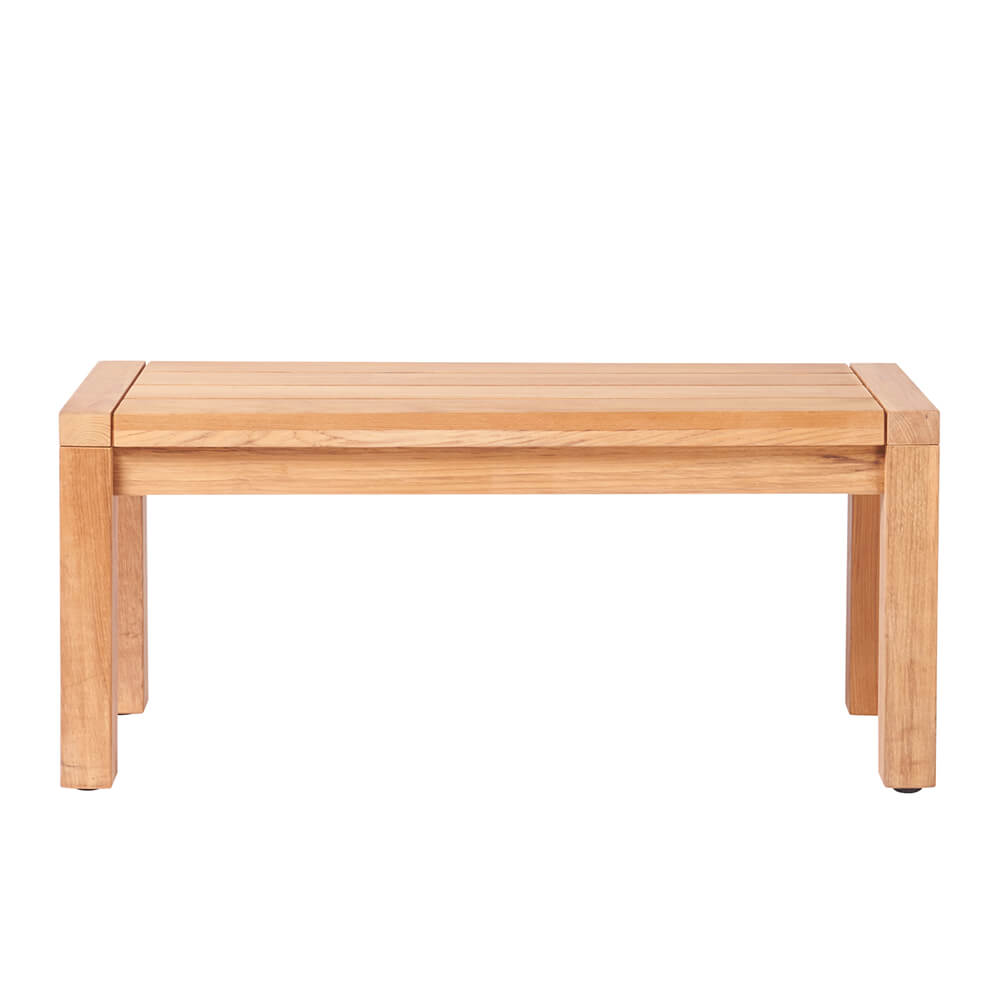 Table en bois rectangulaire, parfaite pour le jardin, isolée sur fond blanc