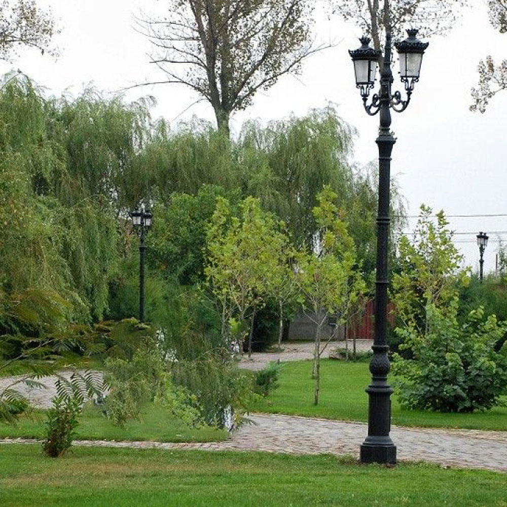 Klassische Straßenbeleuchtung aus Gusseisen mit zwei Leuchten - Steinbjorn