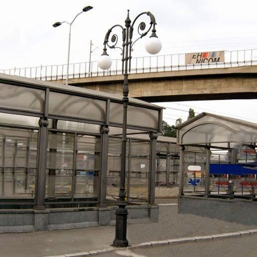Gusseisen Parklaterne mit dekorativen Ornamenten - groß - Bernis
