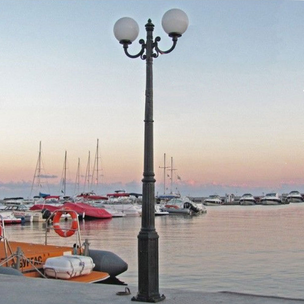 Straßenbeleuchtung aus Gusseisen mit zwei Laternen - Alberte