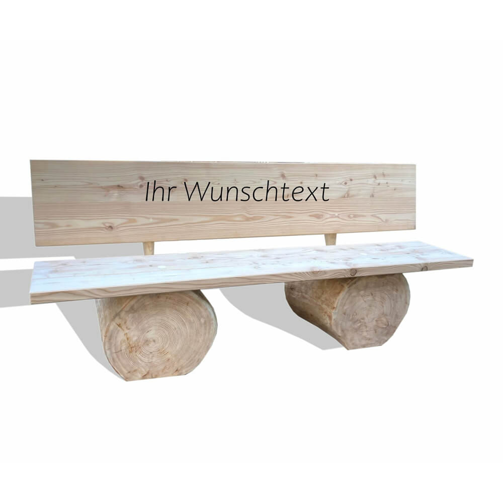 Handgefertigte Gartenbank aus Holz mit individuellem Gravurtext auf der Rückenlehne