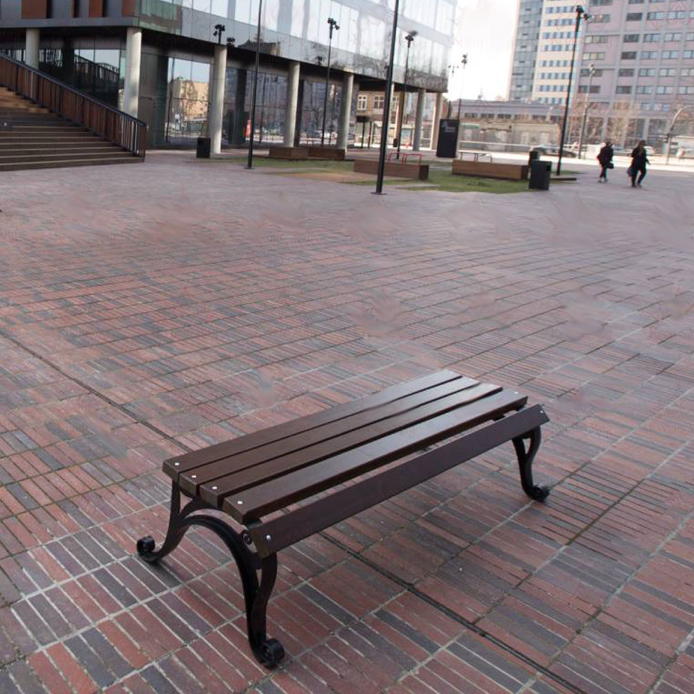 Stadtmobiliar Bank aus Holz und Gusseisen - ohne Rückenlehne - Eldrid