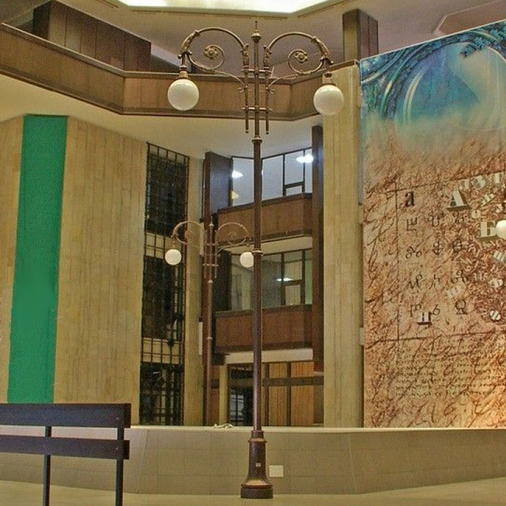 Romantische Straßenlaterne aus Gusseisen mit Ornamenten - Casper