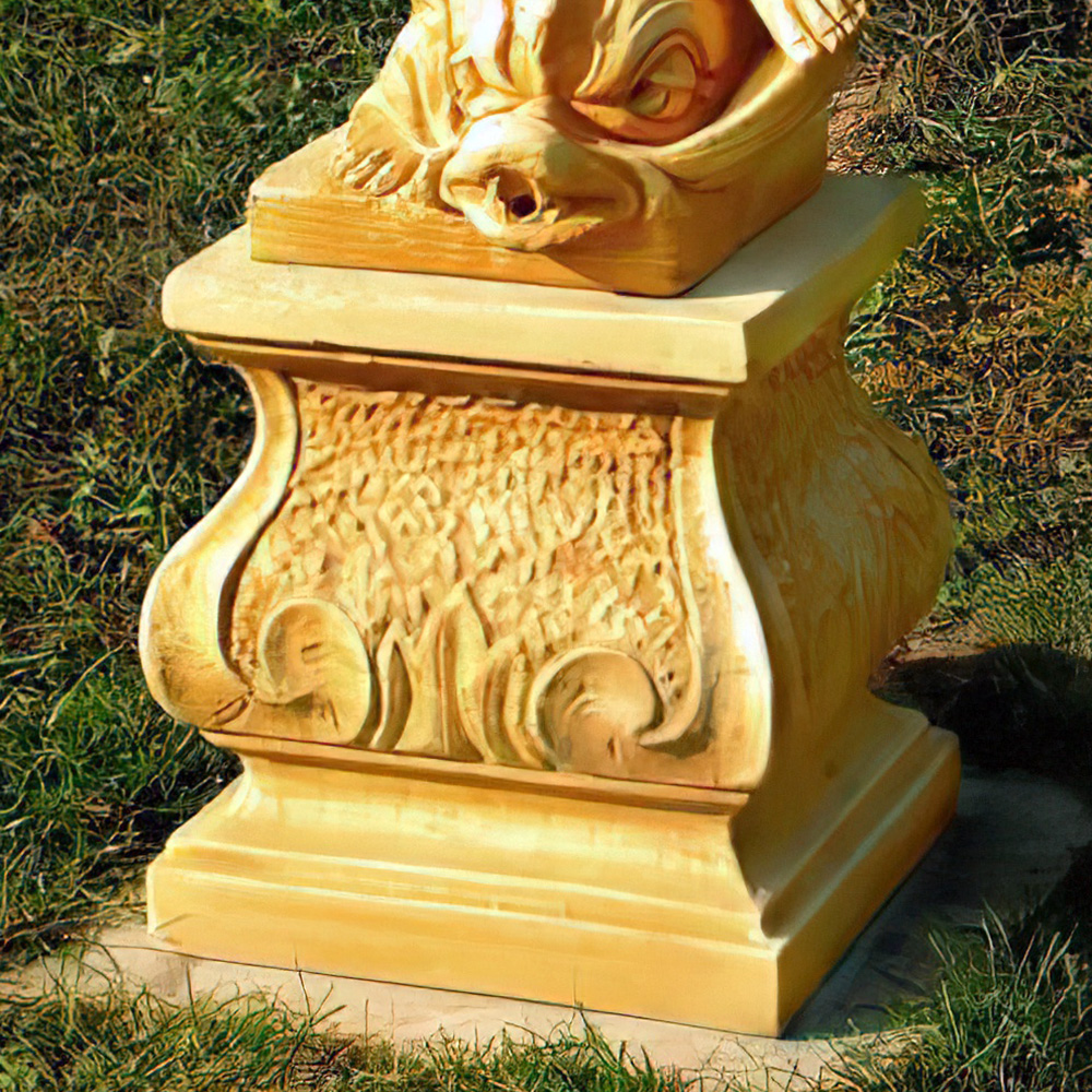 Kunstvoll gestaltetes Podest aus Steinguss für den Garten - Cosmo / Etna