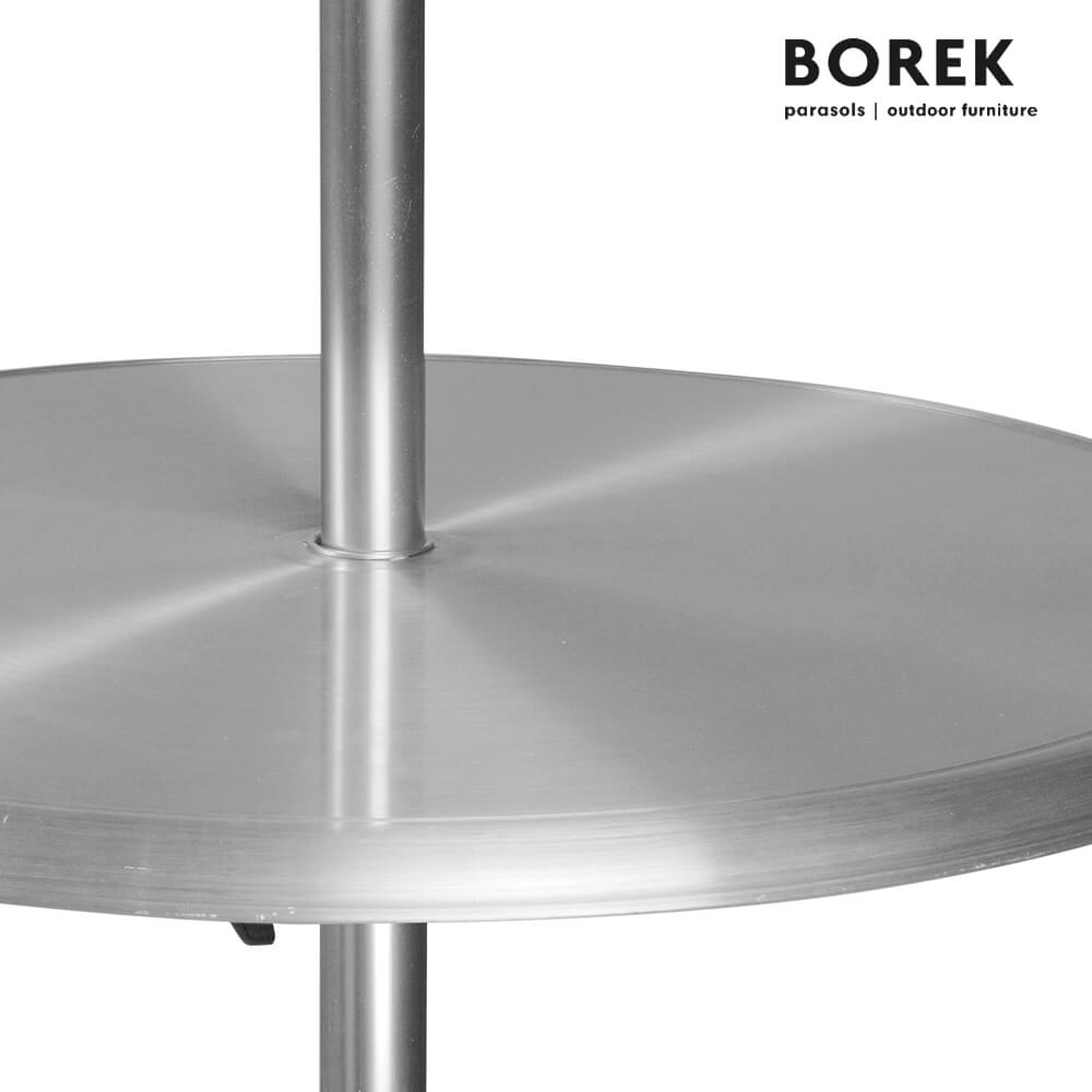 Primo piano di un tavolo da giardino rotondo in acciaio inossidabile con tubo di supporto centrale e logo Borek