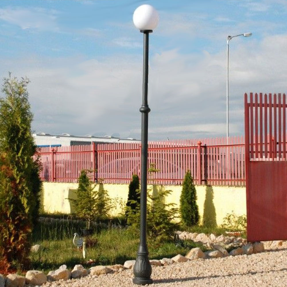 Schlichte Straßenlampe aus Gusseisen mit Kugel Laterne - Asta