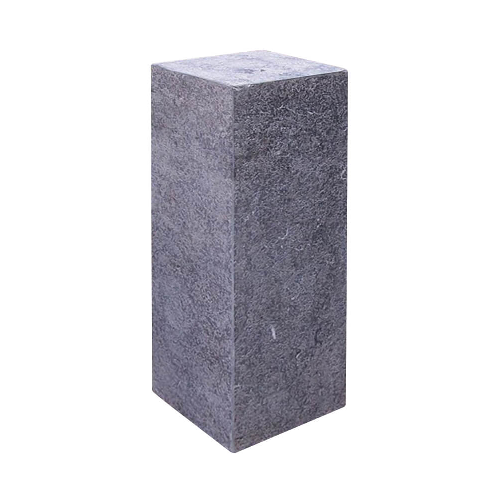 Schöner grauer Granitsockel für den Garten - Hortus